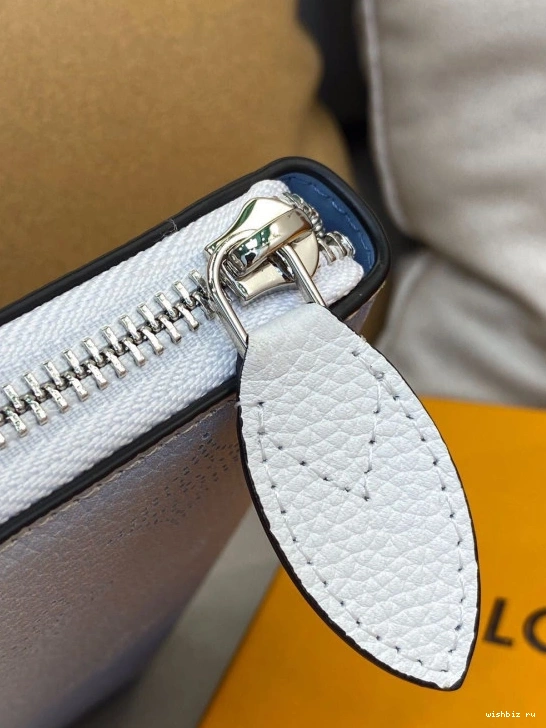 WIS ZIPPY LOUIS VUITTON WALLET 1103